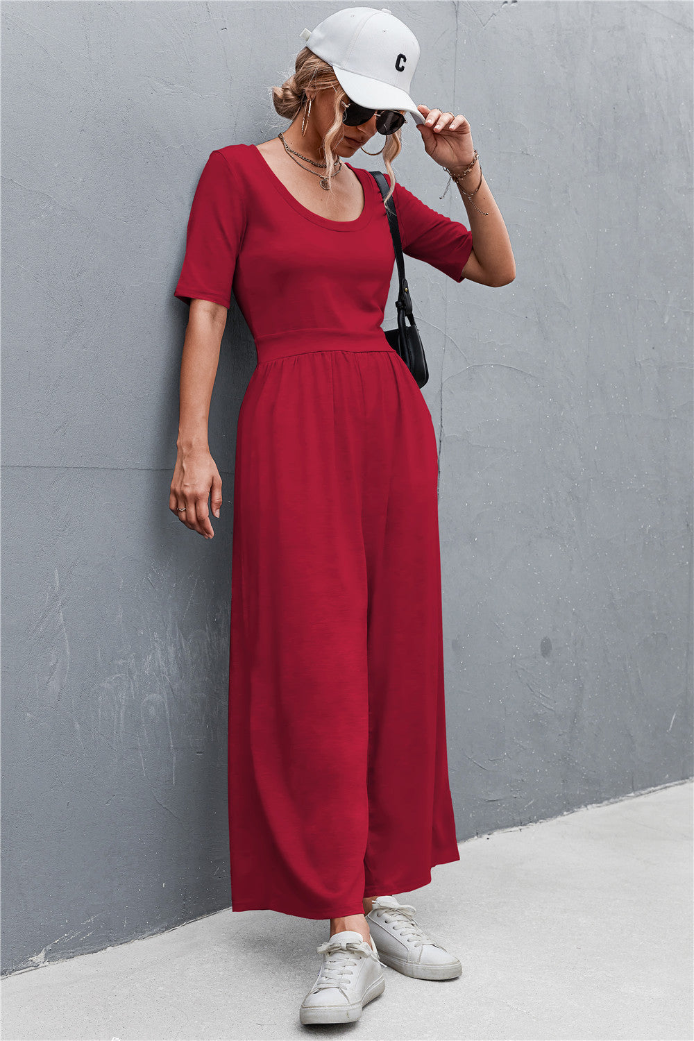 Damen Jumpsuit mit weitem Bein und elegantem Rundhalsausschnitt EB