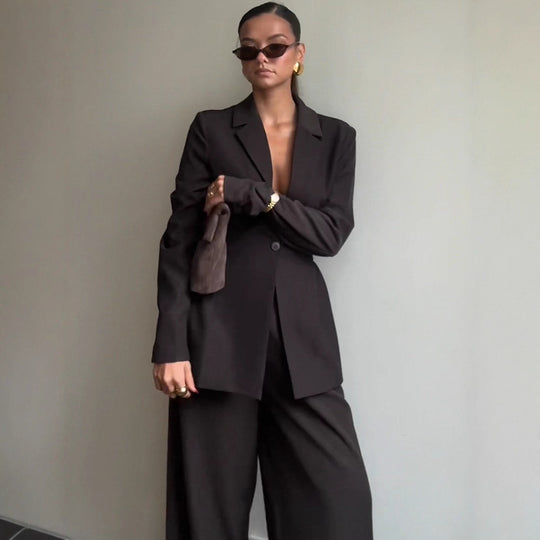 Damen Blazer mit tiefem V-Ausschnitt und eleganter Silhouette EB