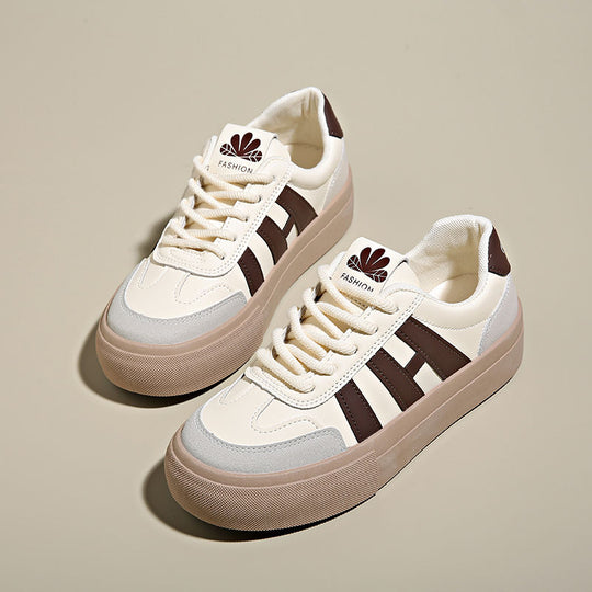 Damen Sportliche Sneaker mit gepolsterter Sohle und robustem Profil EB