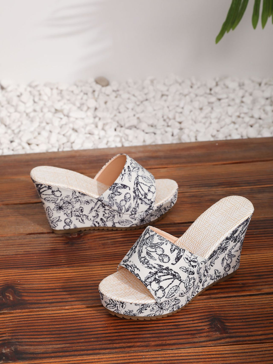 Damen Wedge-Pantoletten mit kunstvollem floralem Muster und komfortablem Fußbett EB