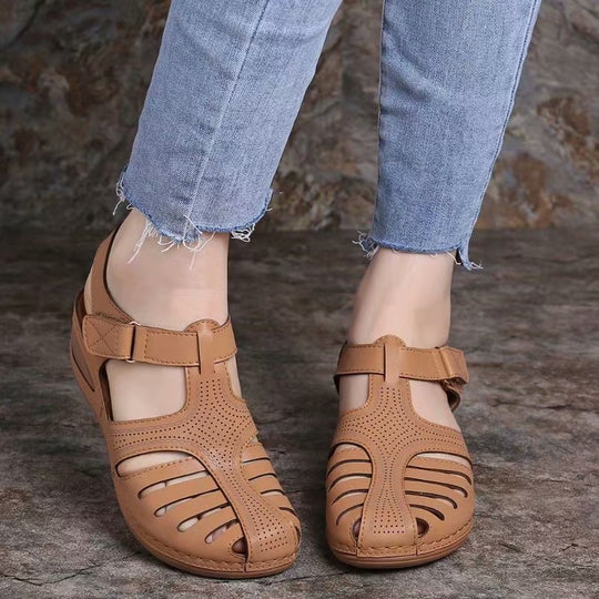 Damen Clogs mit luftigen Cut-Outs und bequemem Keilabsatz EB