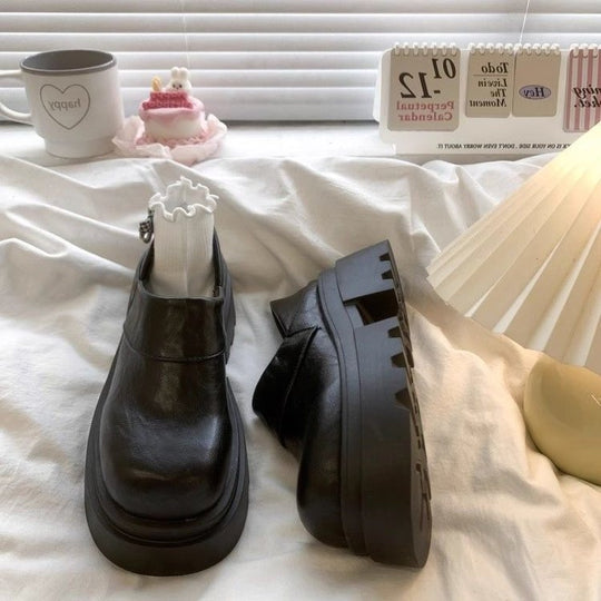 Damen Clogs mit anspruchsvollem Design und extravaganten Details EB