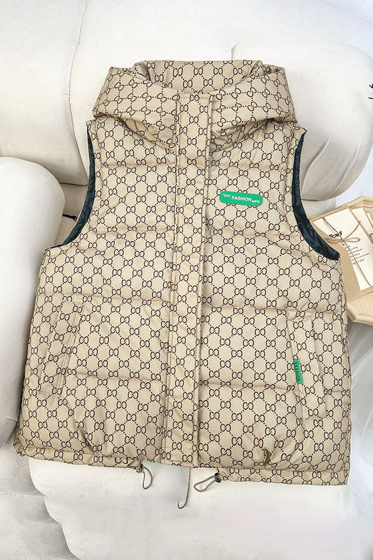 Damen nan gesteppte Kapuzenweste mit Allover‑Logoprint, wattierter Isolierung, verstellbarem Saum und verdeckten Reißverschlusstaschen EB