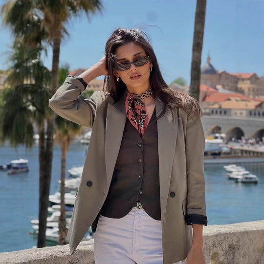 Damen nan taillierter Doppelreiher-Blazer mit spitzem Revers, Pattentaschen und leichtem Innenfutter EB