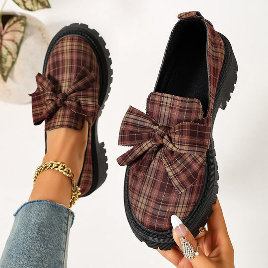 Damen Komfortable Slip-On Loafers mit dekorativer Schleifenapplikation und robustem Profil EB
