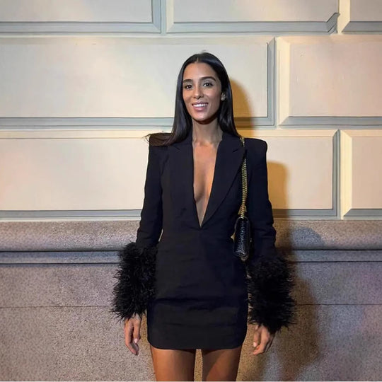 Damen Sexy Minikleid mit tiefem V-Ausschnitt und glamourösen Federärmeln EB