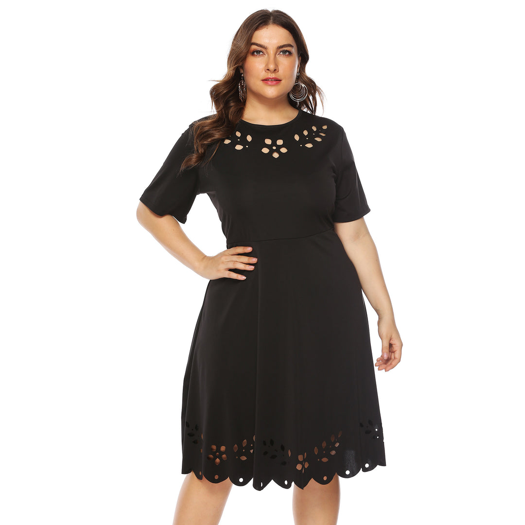 Damen elegantes Kleid mit Ausschnitt und Rüschensaum EB