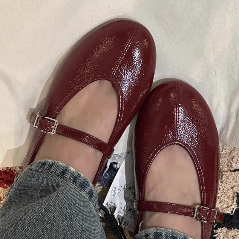 Damen Ballerinas mit verstellbarem Riemen und glänzender Oberfläche EB