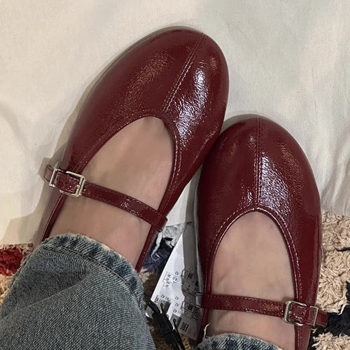 Damen Ballerinas mit verstellbarem Riemen und glänzender Oberfläche EB