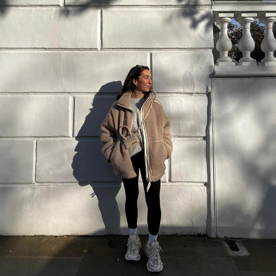 Damen oversized Fleecejacke mit hochschließendem Kragen und praktischen Taschen EB