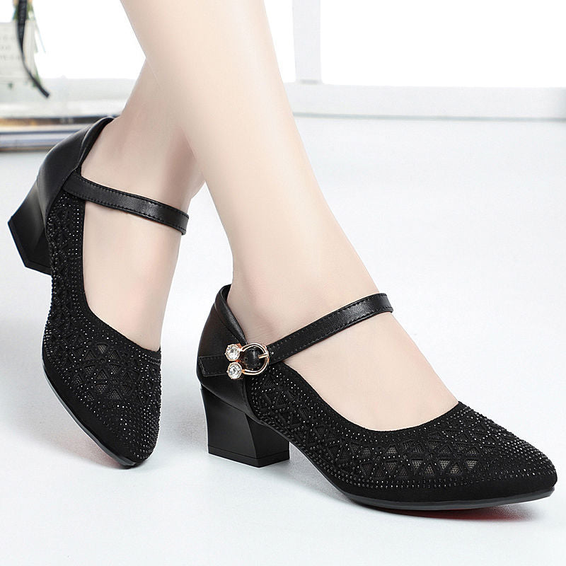 Damen Elegante Pumps mit kunstvollem Riemen und filigranem Detail EB