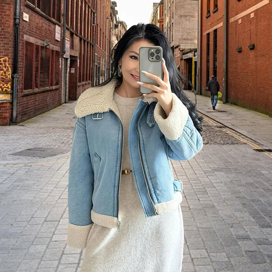 Damen modische Denimjacke mit Fellkragen und oversized Schnitt EB