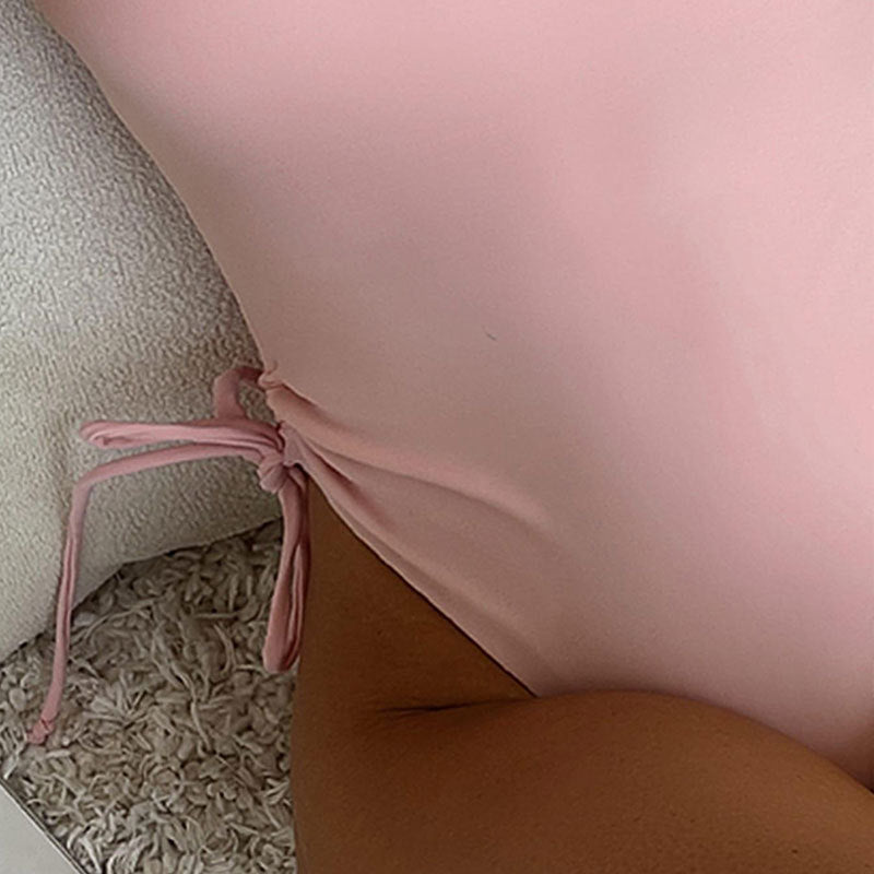 Damen Hochgeschnittener Badeanzug mit seitlichen Schnürdetails EB
