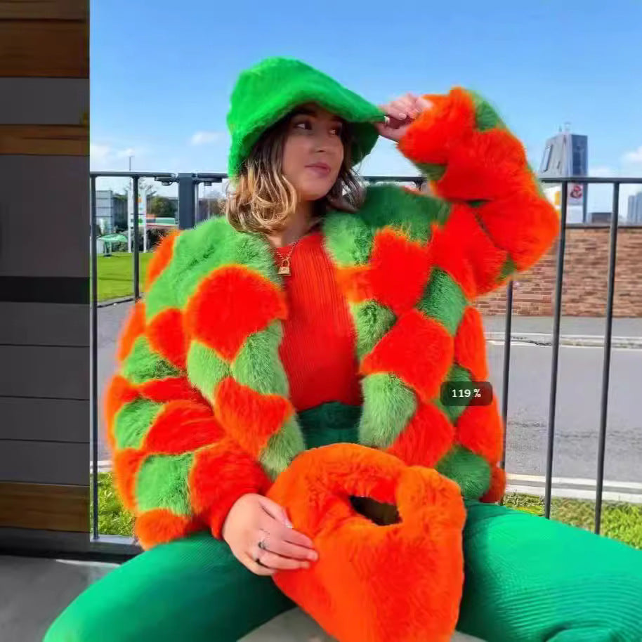 Damen auffällige Kunstpelzjacke mit innovativem Karomuster und kurzem Schnitt EB