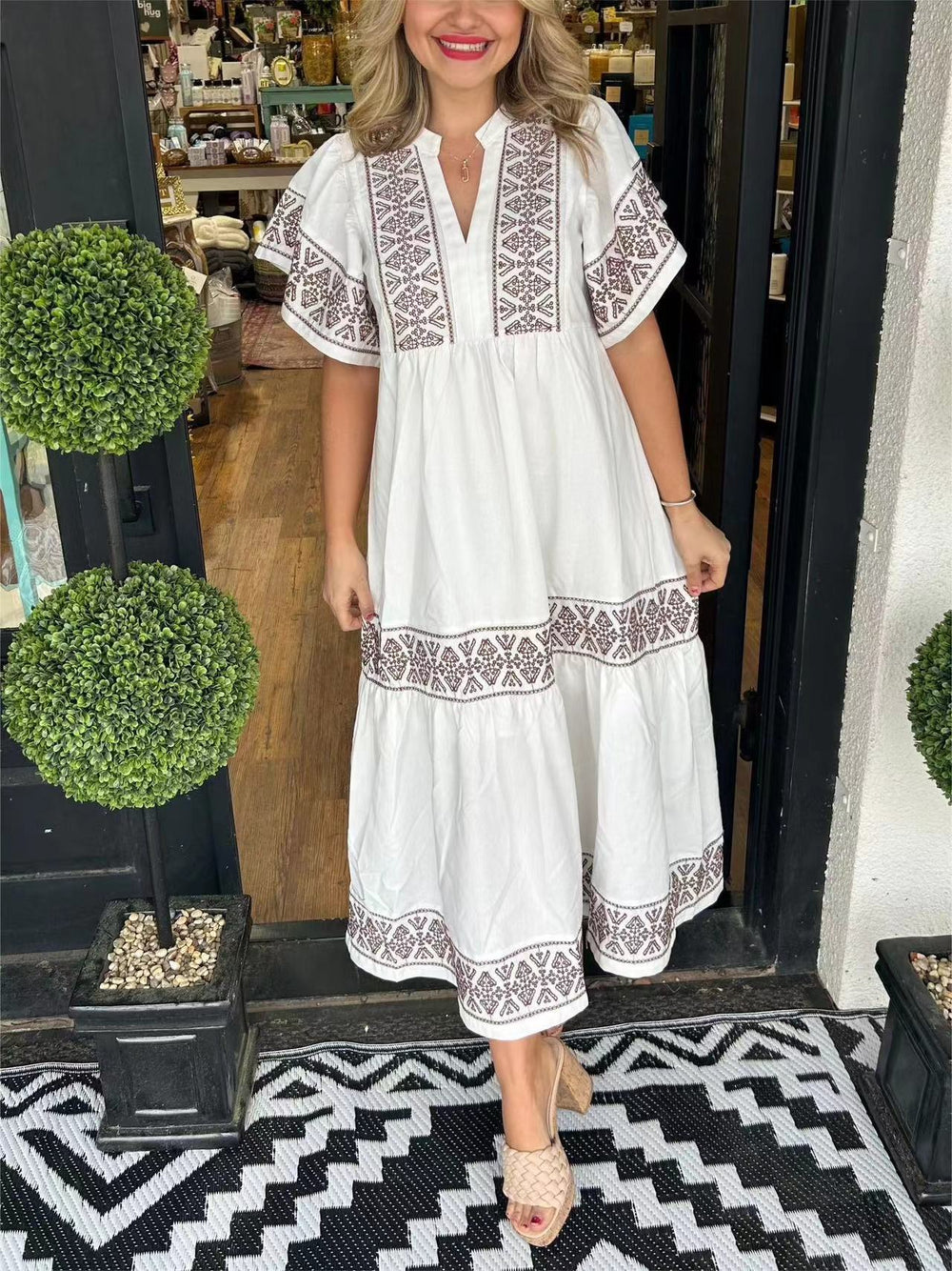 Damen Maxikleid mit eleganten Stickereien EB
