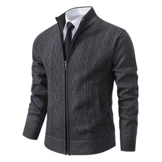 Herren Strickjacke mit modernem Zopfmuster und hochgeschlossenem Kragen EB