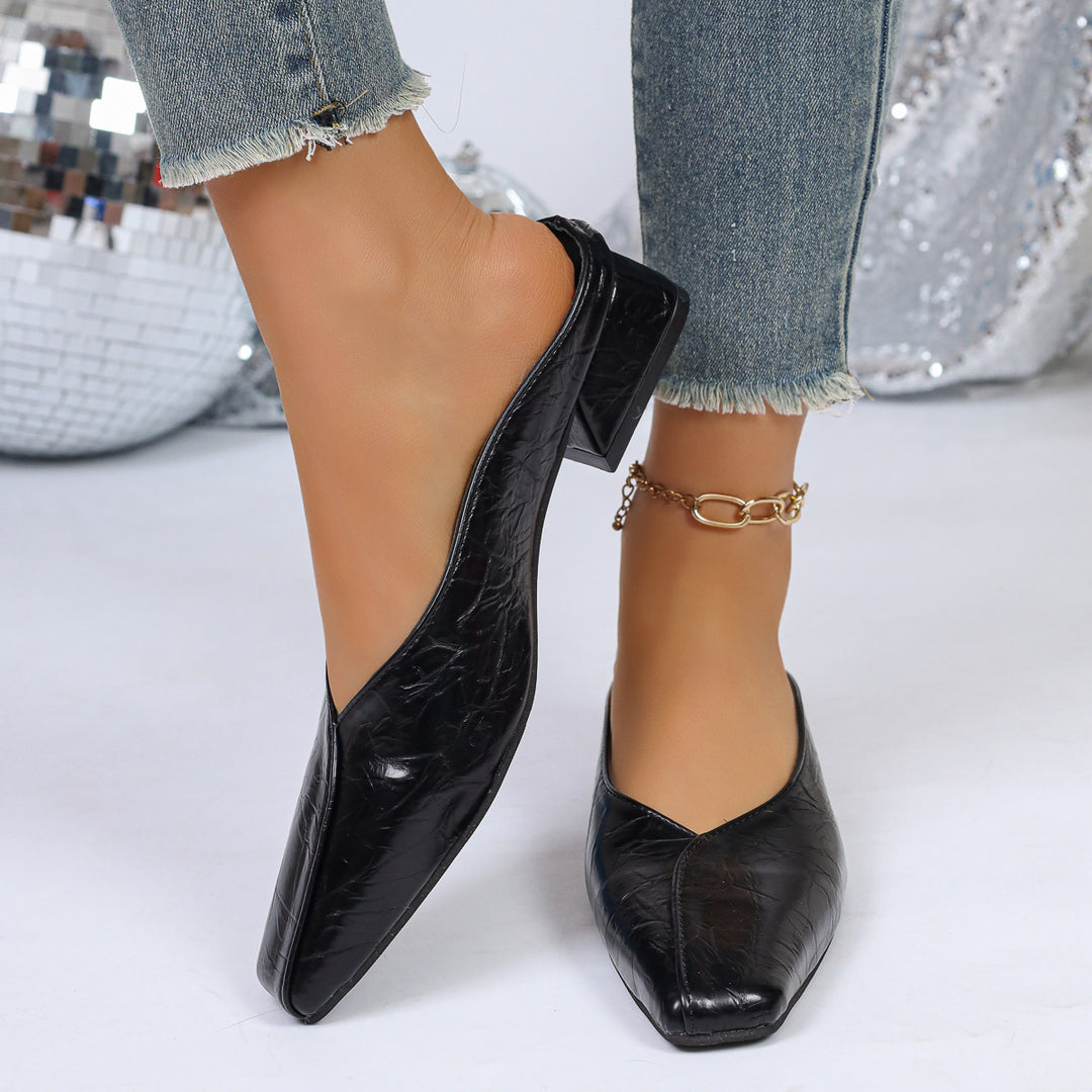 Damen Mules mit spitzem Fuß und glänzender Oberfläche EB