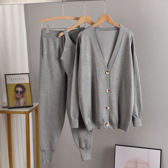 Damen stilvolles Strickset mit Knopfdetaillierung EB