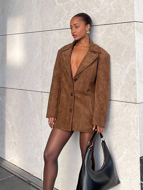 Damen Designer-Sakko mit tiefem V-Ausschnitt und modernen Details EB