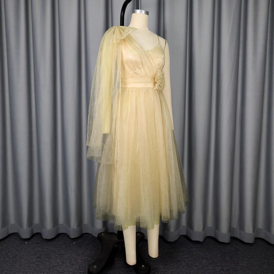 Damen glamouröses Cocktailkleid mit voluminösem Überwurf und floralen Akzenten EB