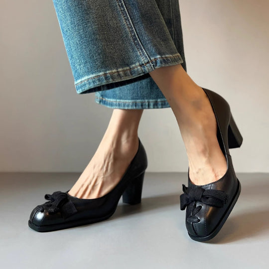 Damen Elegante Pumps mit moderner Schleifenverzierung EB
