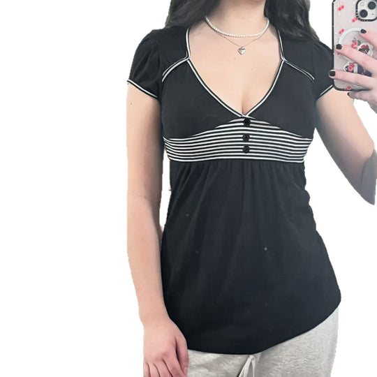 Damen Freizeidkleid mit kontrastierenden Liniendetails und schwingendem Rock EB