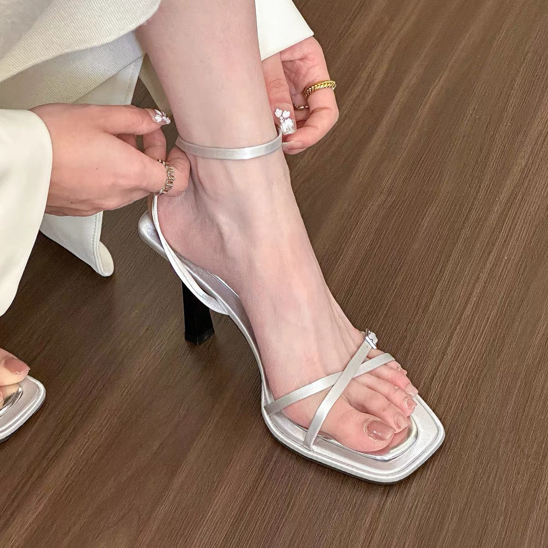 Damen Elegante Slingback-Pumps mit modischem Schnallen-Detail und Nieten EB