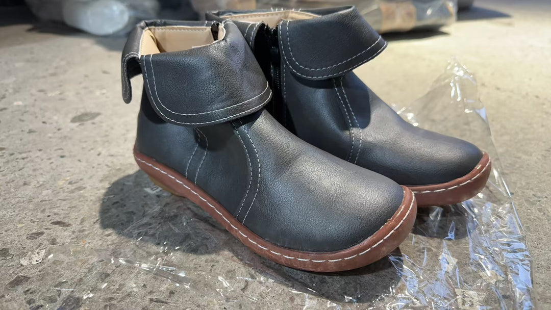 Damen nan weiche Leder-Booties mit klappbarem Riemen, seitlichem Reißverschluss und flexibler Profilsohle EB