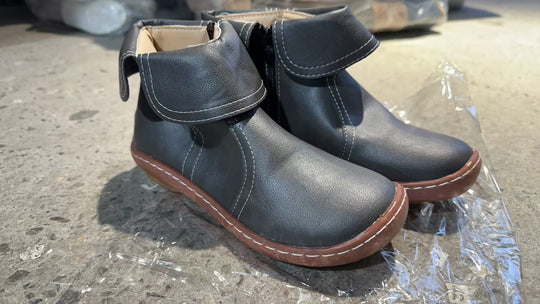 Damen nan weiche Leder-Booties mit klappbarem Riemen, seitlichem Reißverschluss und flexibler Profilsohle EB