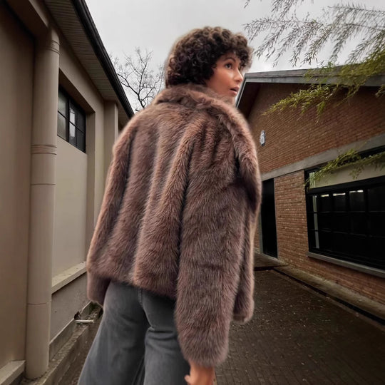 Damen Luxuriöse Kunstpelzjacke mit breitem Kragen EB