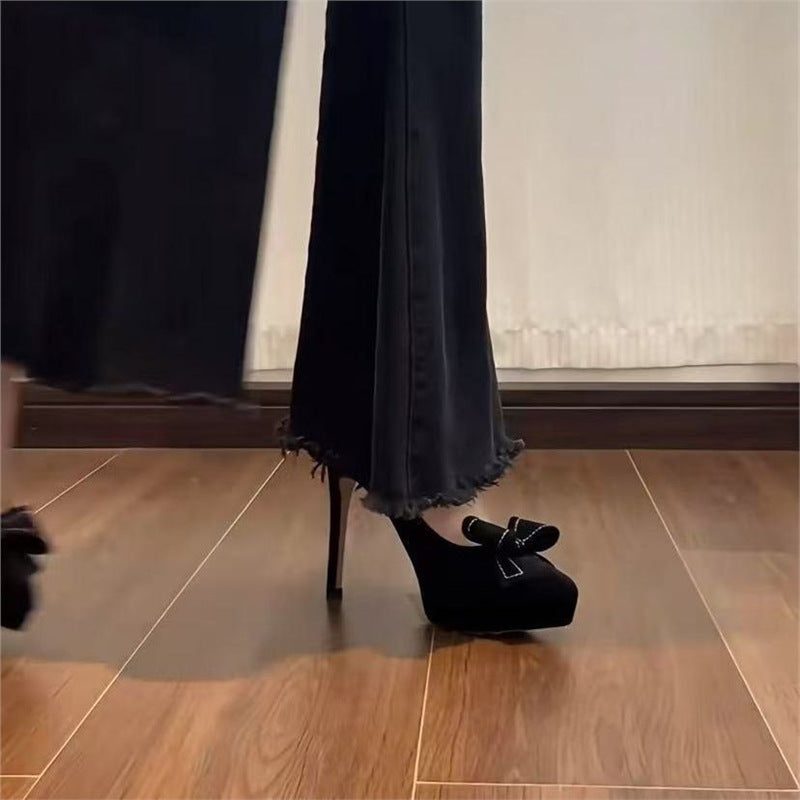 Damen elegante High Heel Plateau-Pumps mit Riemen und Schleifenapplikation EB