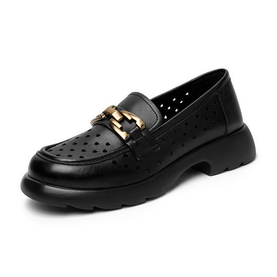 Damen Elegante Mokassins mit luftiger Perforation und subtiler Schmuckdetails EB