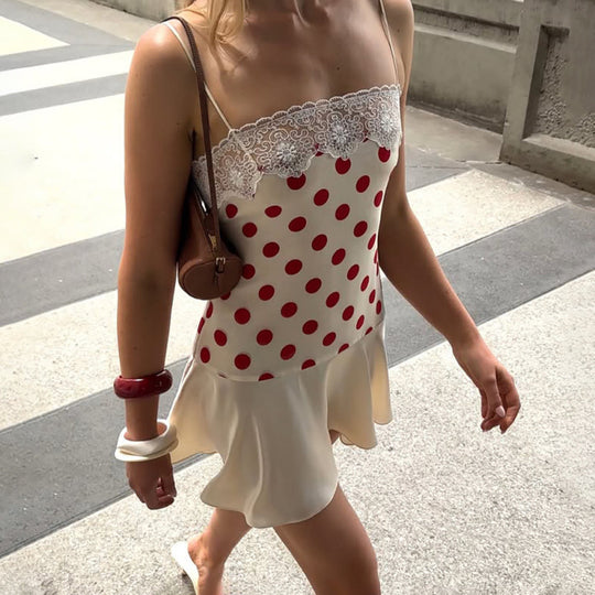 Damen Freizeitchic Minikleid mit bezaubernden Spitzenakzenten und Punkten EB