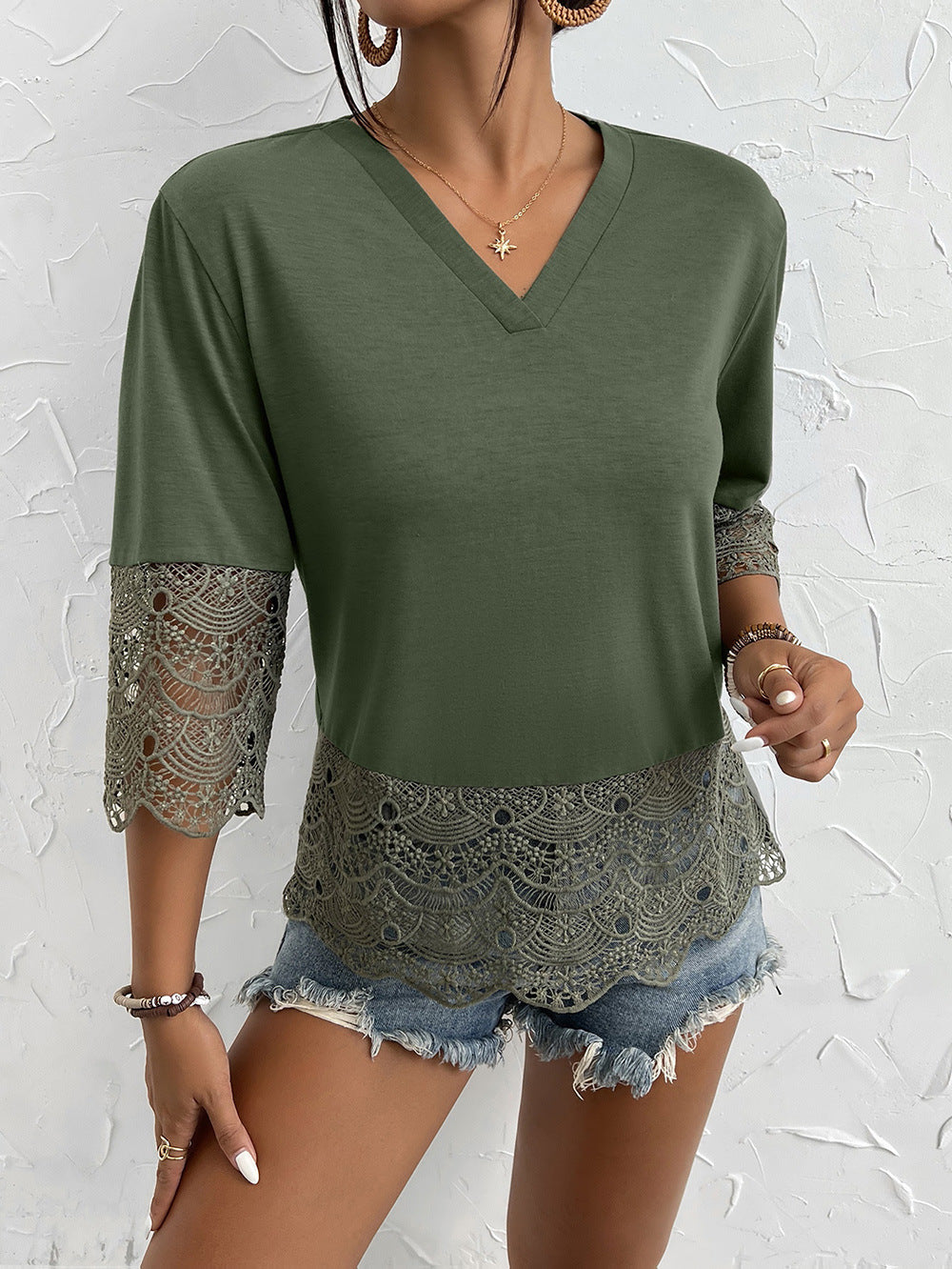 Damen T-Shirt mit Spitzenbesatz und V-Ausschnitt EB