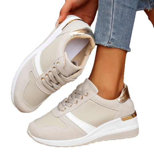 Damen Sportliche Sneakers mit glamourösen Akzenten EB