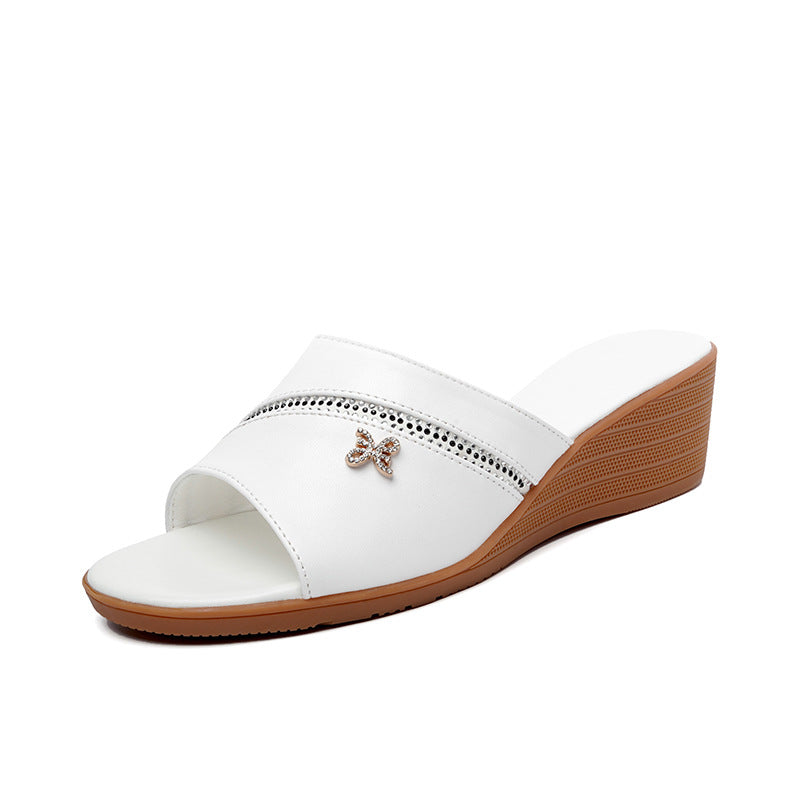Damen Wedgesandaletten mit dekorativem Schmuckdetail und bequemer Sohle EB