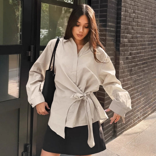 Damen Modische Bluse mit Bindegürtel und lässigem Schnitt EB