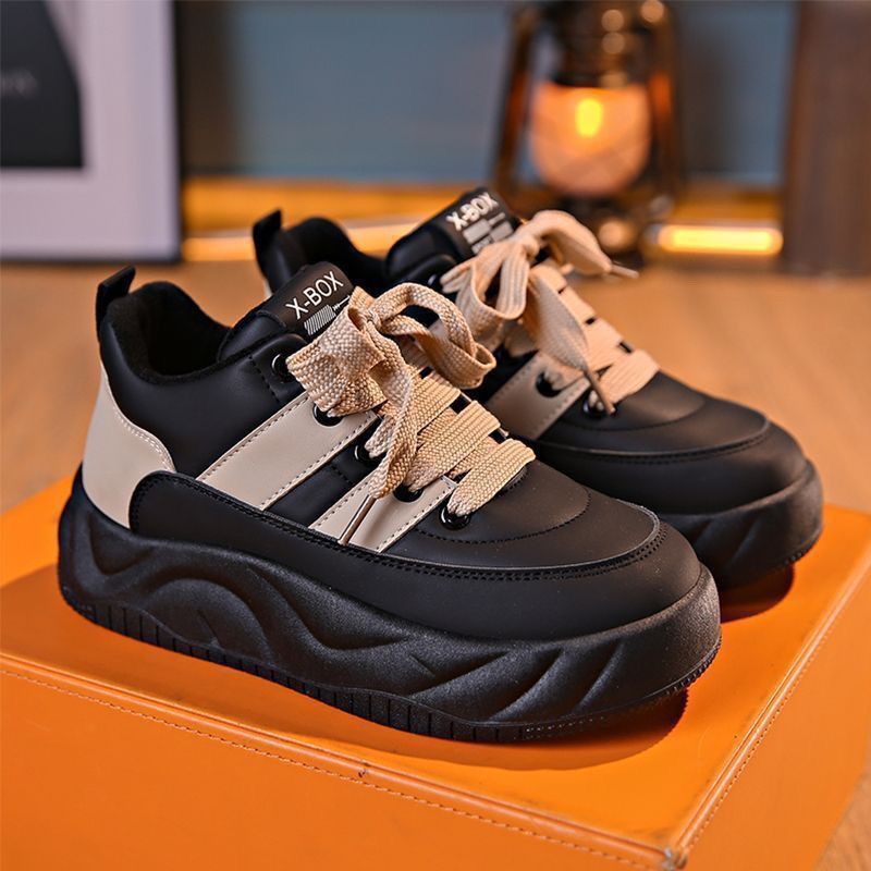 Damen Chunky Sneakers mit gepolsterter Sohle und stylischem Schnürdesign EB