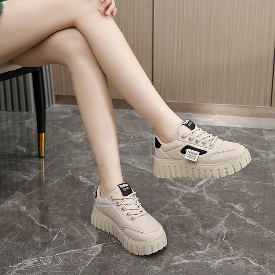 Damen sportliche Plateau-Sneaker mit atmungsaktivem Obermaterial und rutschfester Sohle EB