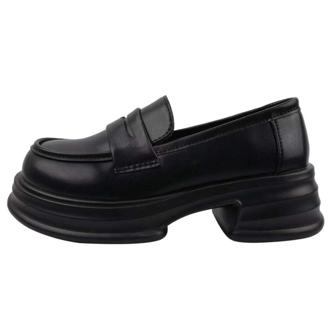 Damen modische Loafers aus glänzendem Material mit breitem Sohlenprofil EB