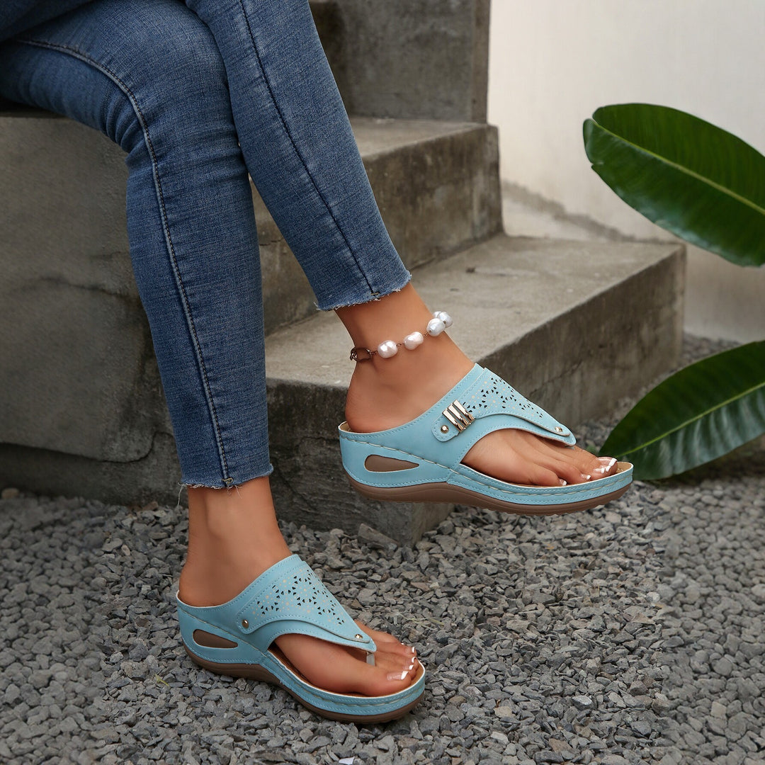 Damen Wedge-Pantolette mit elegantem Cut-Out-Design und komfortablem Fußbett EB