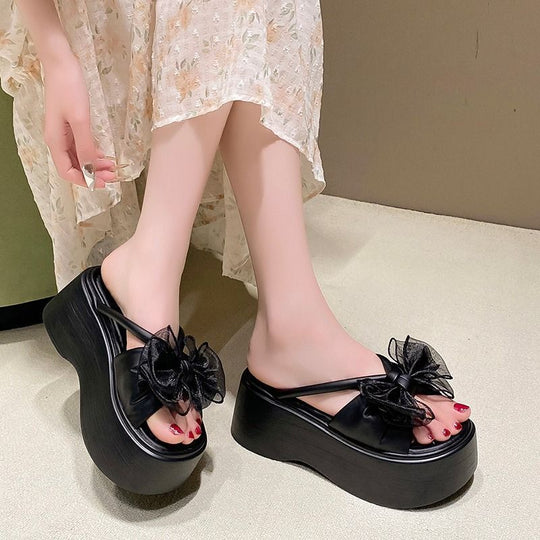 Damen Plateau‑Pantolette mit hoher Wedgesohle und organza‑Blütenapplikation EB
