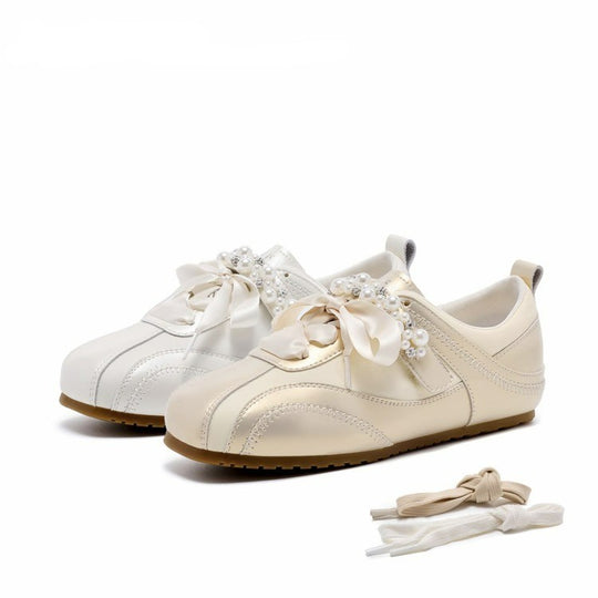 Damen flache Sneakers mit eleganter Perlenschmuck-Applikation EB