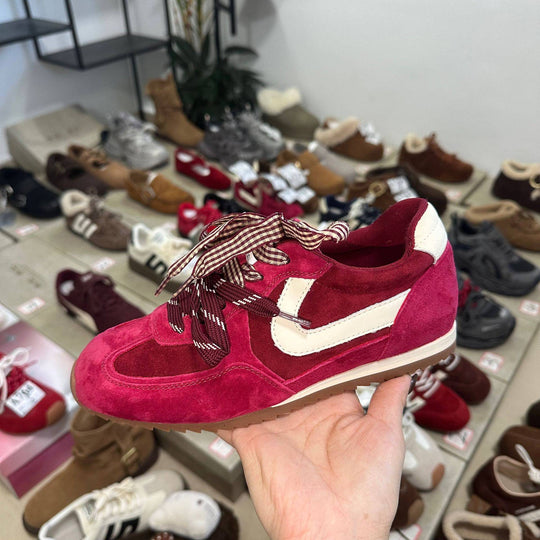 Damen Sportliche Sneakers in trendigem Design mit hochwertigen Wildleder-Details EB
