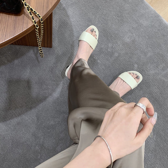 Damen Bequeme Slides mit breitem Riemendesign EB