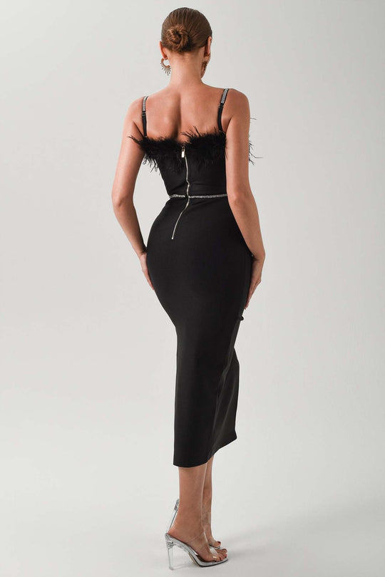 Damen Elegantes Maxikleid mit tiefem Schlitz und verspieltem Federbesatz EB