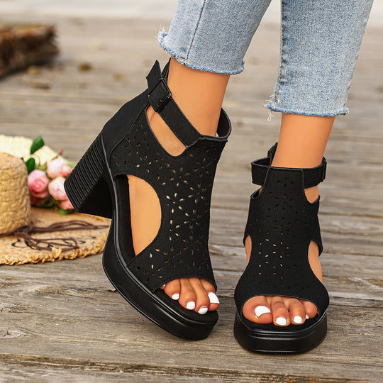 Damen  Cut-Out Knöchel-Sandalette mit mittelhohem Blockabsatz und perforiertem Veloursimitat EB
