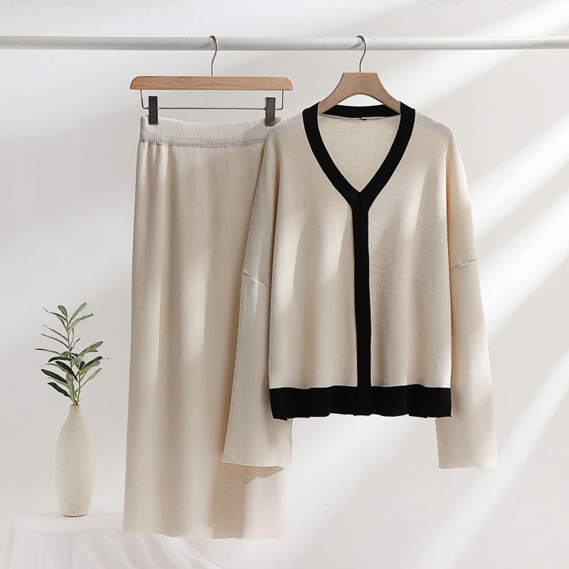 Damen elegantes Strick-Kombinationsset mit tiefem V-Ausschnitt und Kontrastdetails EB