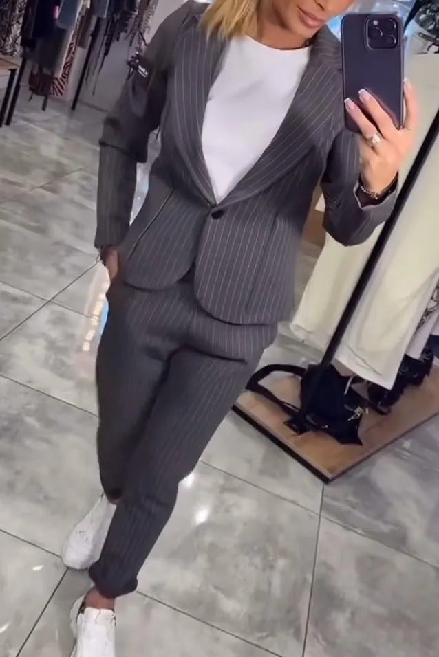 Damen Elegantes Blazer-Hosen-Set mit feinen Streifen EB