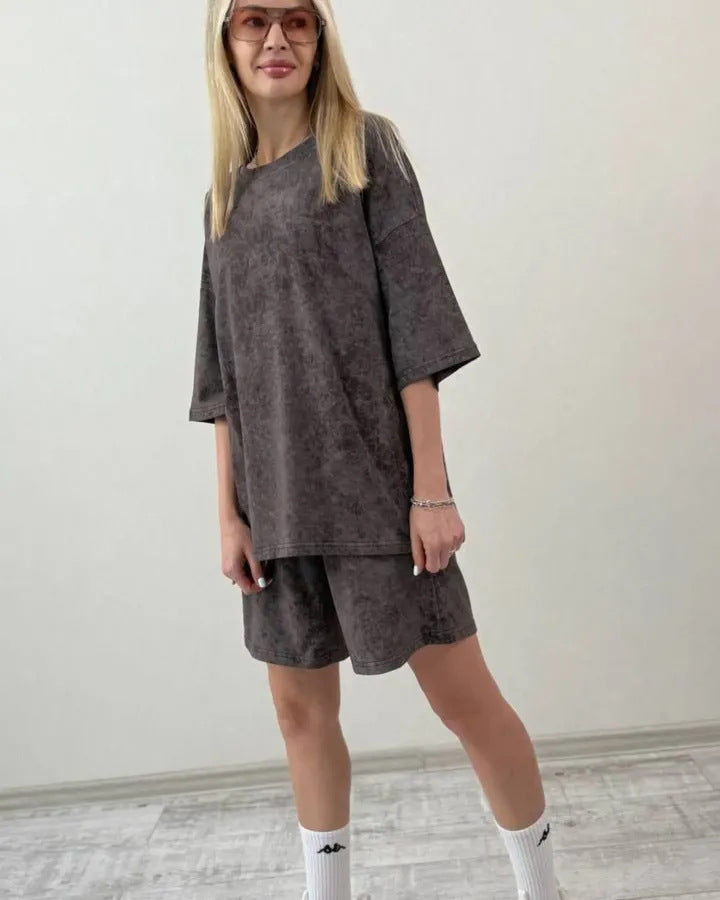 Damen elegantes Freizeit-Set aus locker sitzendem T-Shirt und kurzen Pants EB